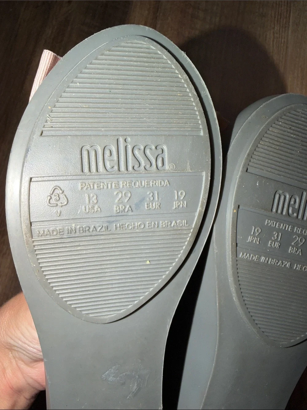 Mel dreamed by Melissa size 13 Gray with Pink Bows